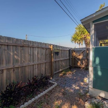 Serene Beachy Bungalow With Large Screened Porch! Tampa Eksteriør billede