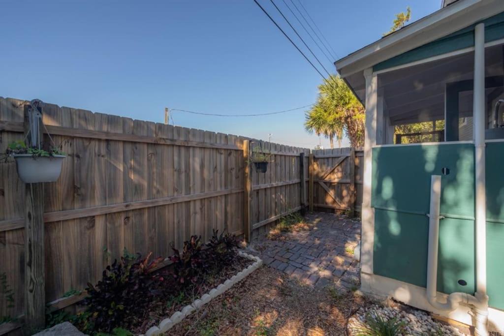 Serene Beachy Bungalow With Large Screened Porch! Tampa Eksteriør billede
