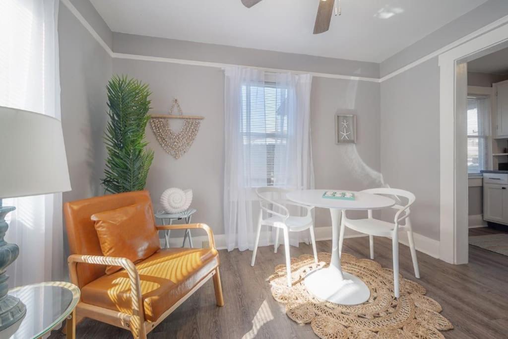 Serene Beachy Bungalow With Large Screened Porch! Tampa Eksteriør billede