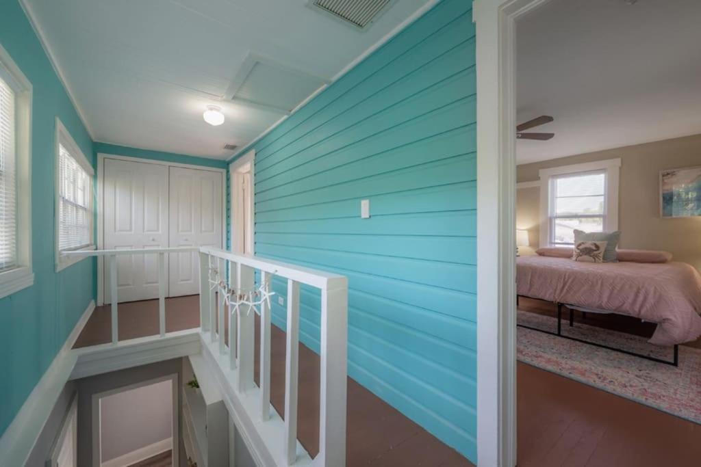 Serene Beachy Bungalow With Large Screened Porch! Tampa Eksteriør billede