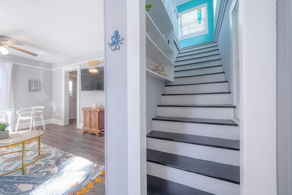 Serene Beachy Bungalow With Large Screened Porch! Tampa Eksteriør billede