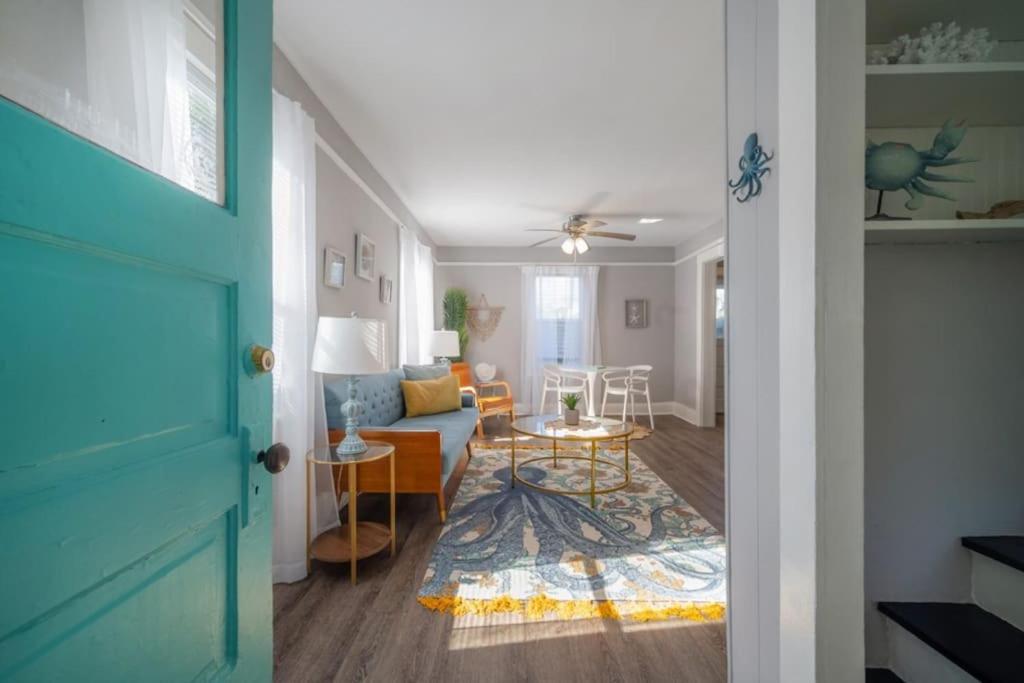 Serene Beachy Bungalow With Large Screened Porch! Tampa Eksteriør billede