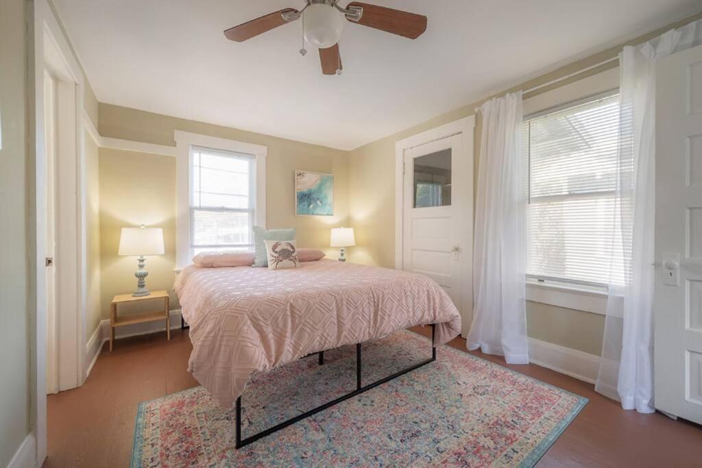 Serene Beachy Bungalow With Large Screened Porch! Tampa Eksteriør billede