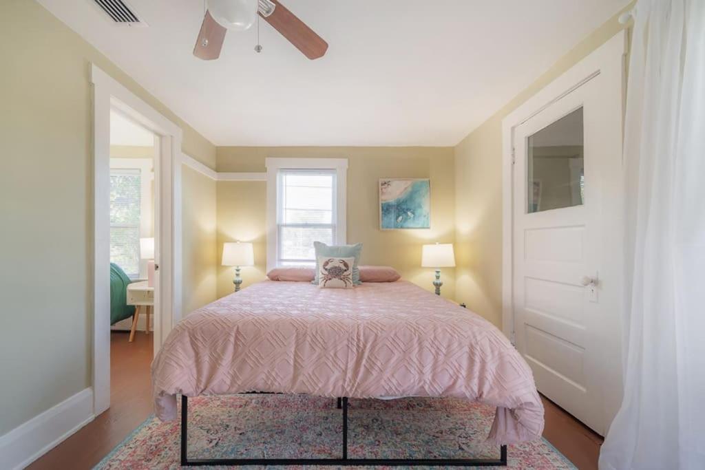 Serene Beachy Bungalow With Large Screened Porch! Tampa Eksteriør billede