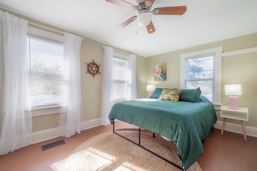 Serene Beachy Bungalow With Large Screened Porch! Tampa Eksteriør billede